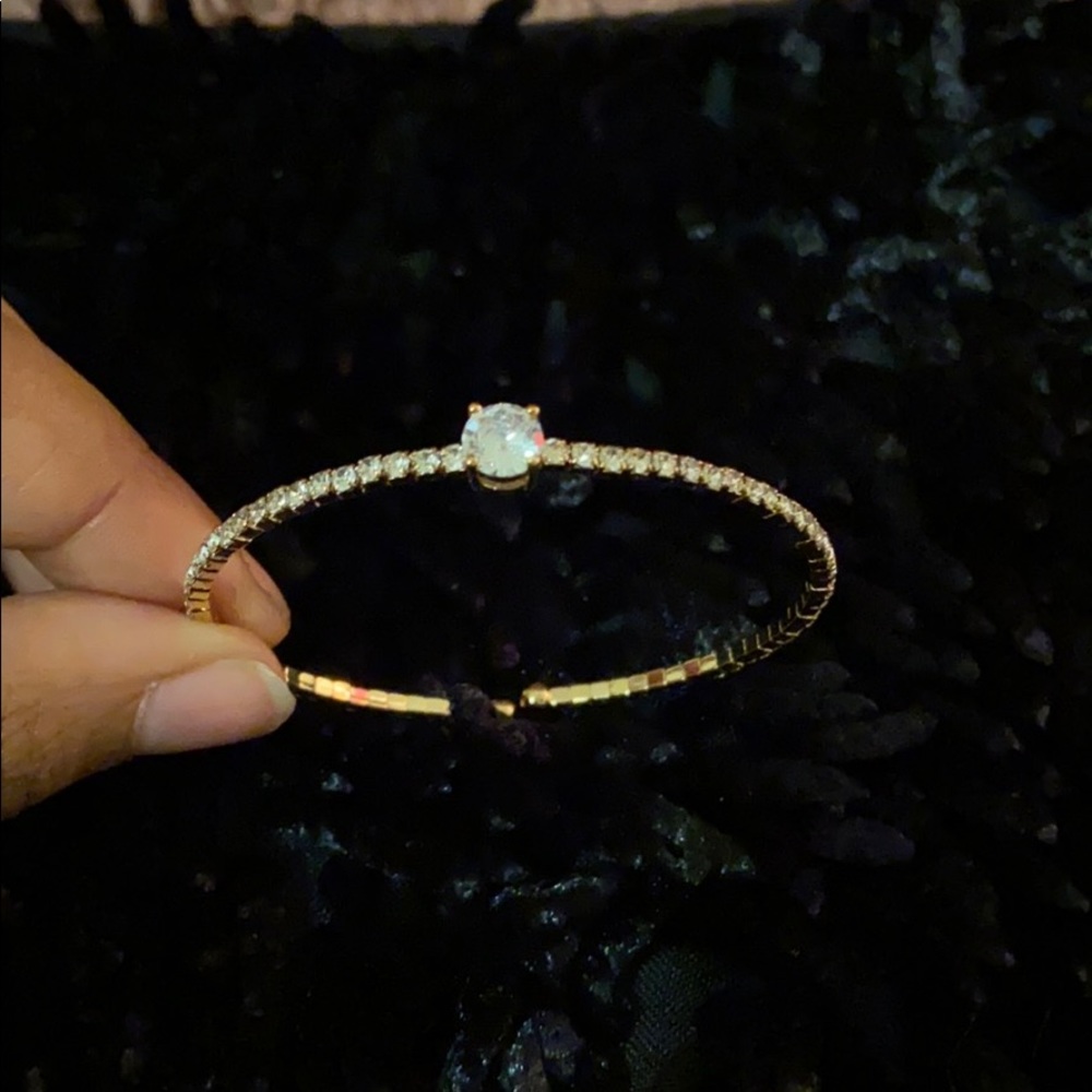 Gold pave one size fits all gold bracelet - Picture 4 of 4